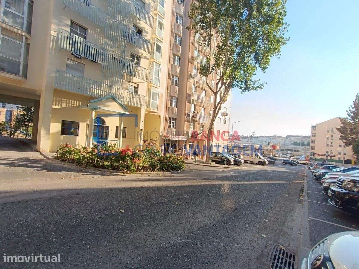 LUGAR DE PARQUEAMENTO NA TAPADA DAS MERCÊS - Grande imagem: 4/18