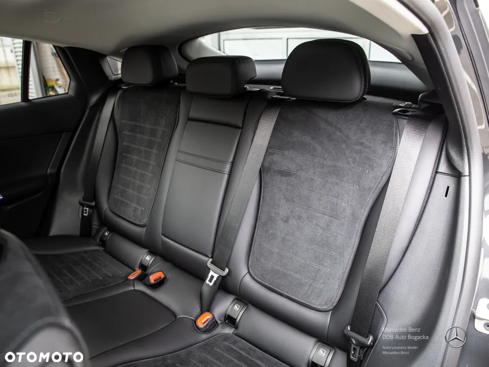 Mercedes-Benz GLC Coupe 300 e PHEV 4-Matic AMG Line - 12