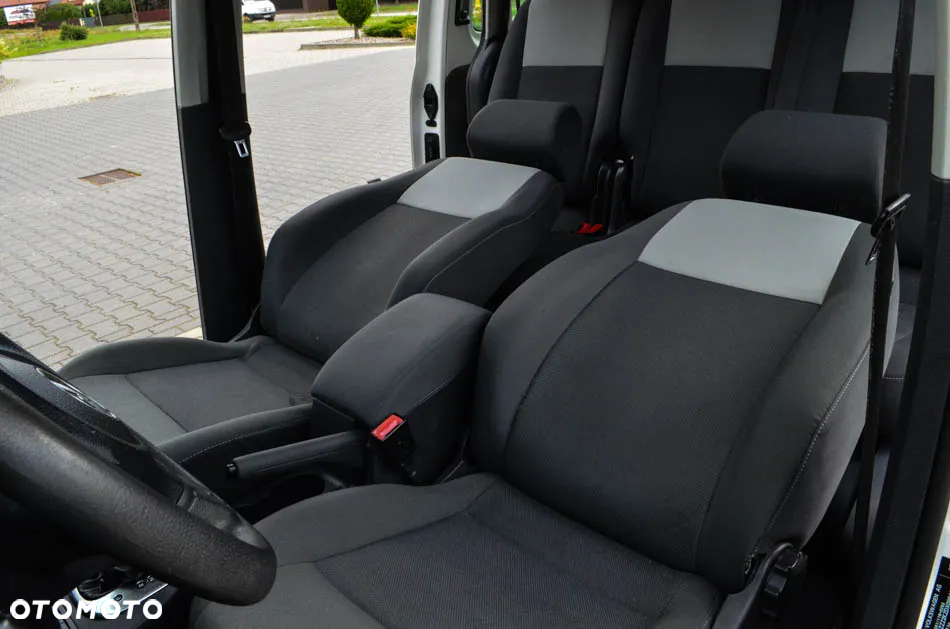 Volkswagen Caddy Maxi 1.6 TDI Comfortline DSG - 31