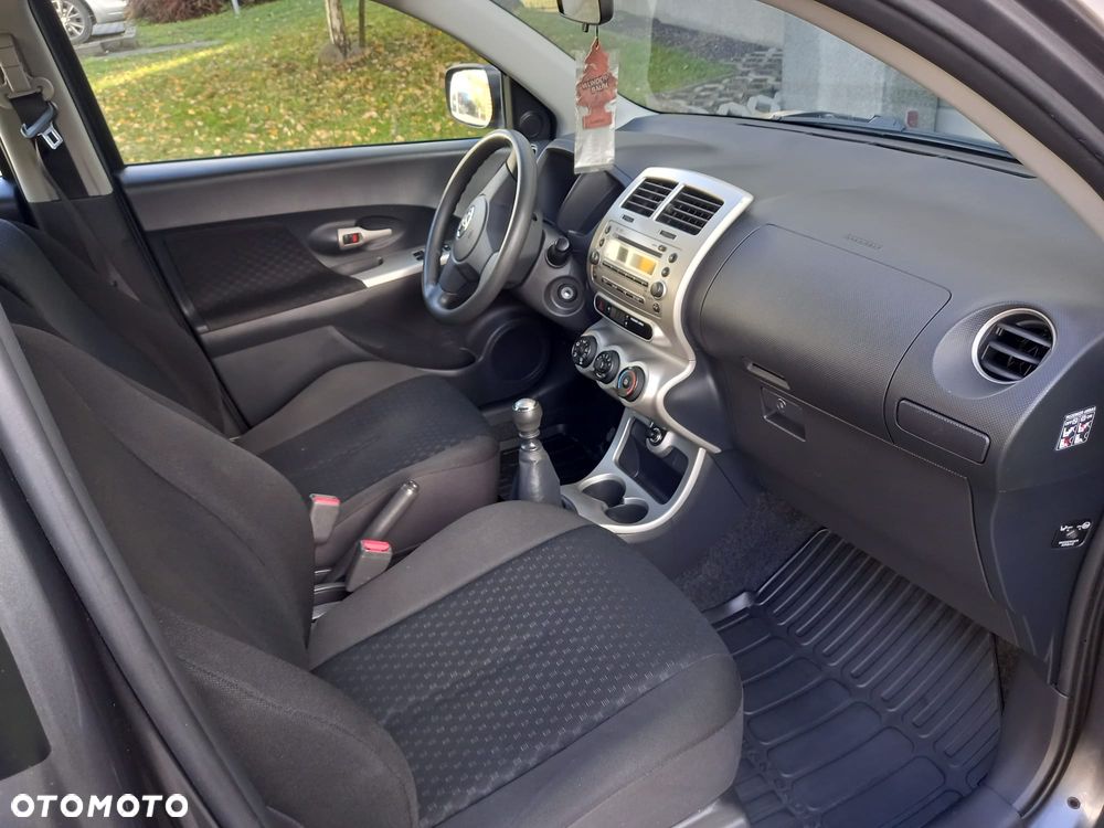 Toyota Yaris 1.33 Luna - 17