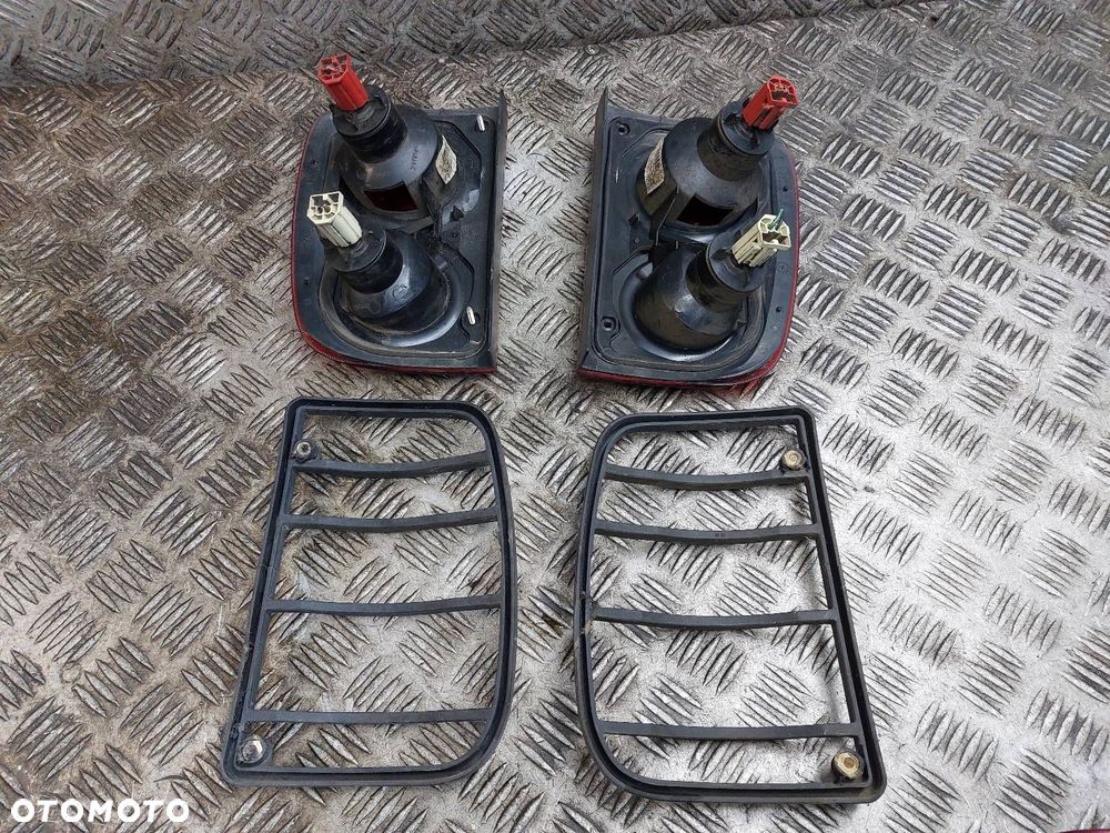LAMPA LEWY TYŁ + PRAWY TYŁ KRATKI OSŁONY LAND ROVER FREELANDER I - 6