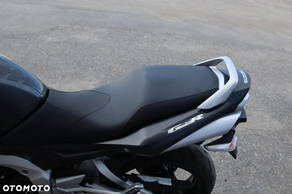 Suzuki GSR - 14