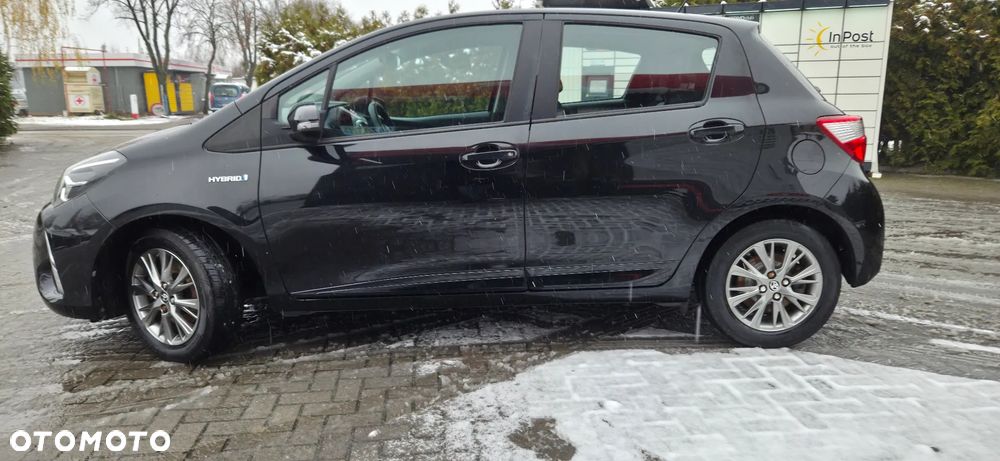 Toyota Yaris Hybrid 100 Terra - 6