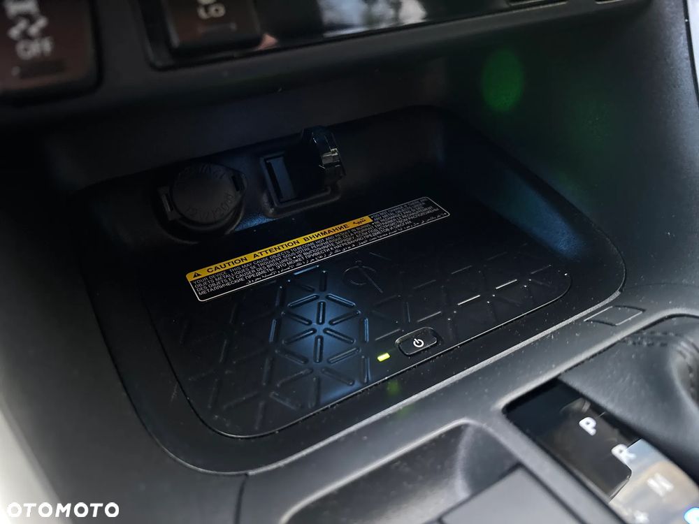 Toyota RAV4 2.5 Hybrid Black Edition by JBL 4x4 - 22