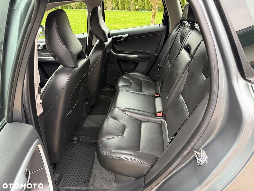 Volvo XC 60 D3 SCR Momentum - 9