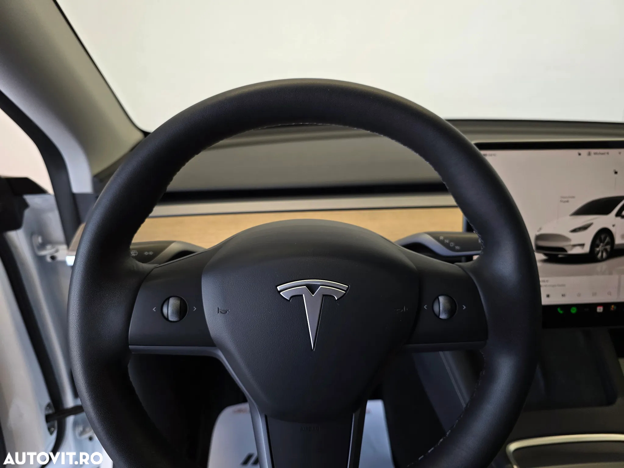 Tesla Model Y Long Range Dual Motor AWD - 13