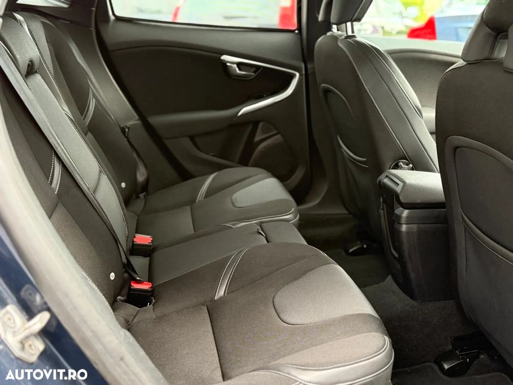 Volvo V40 D4 Momentum - 8