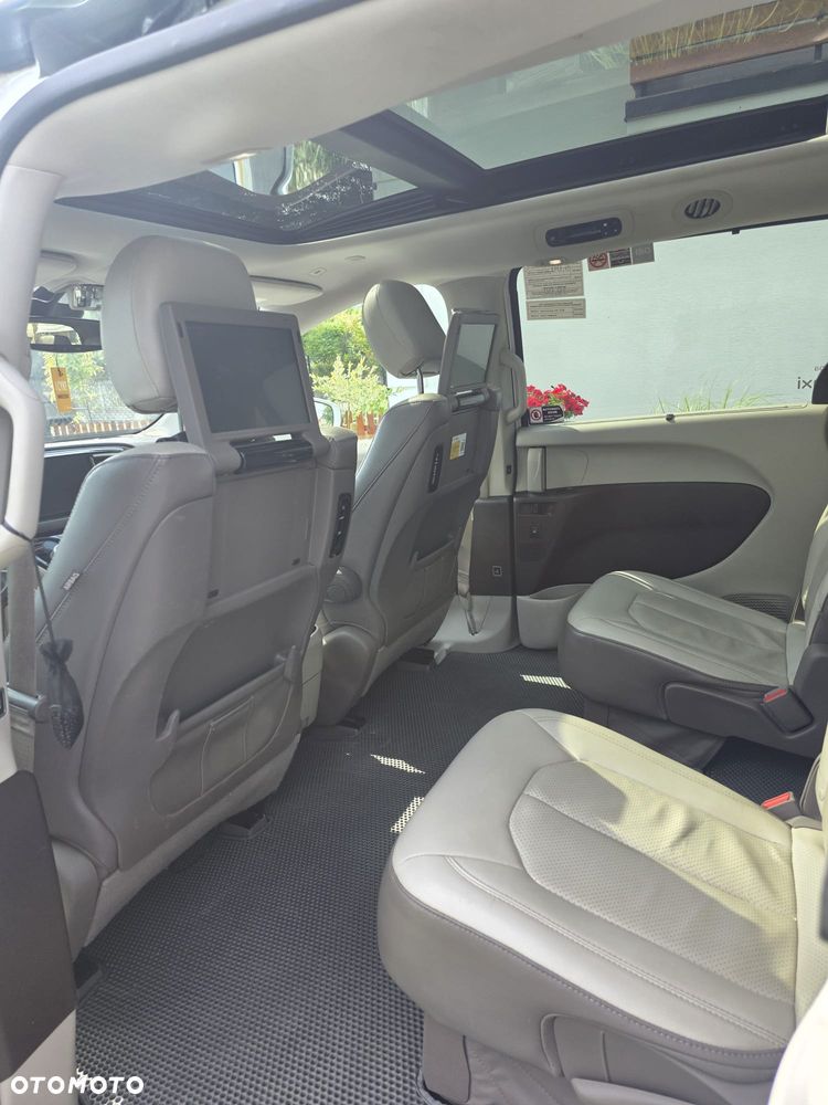 Chrysler Pacifica - 3