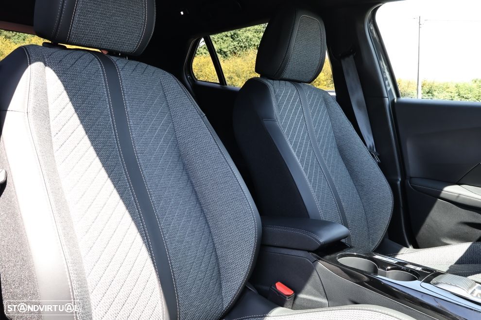 Peugeot 2008 1.2 Hybrid Allure e-DCS6 - 13