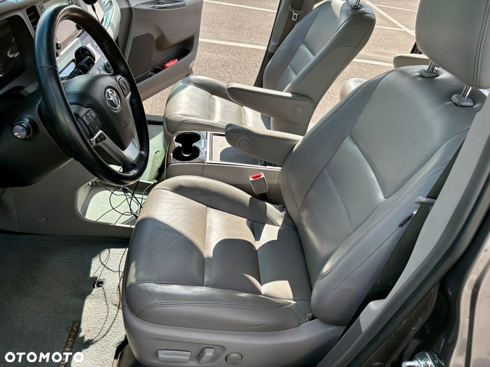 Toyota Sienna 3.5 V6 - 9