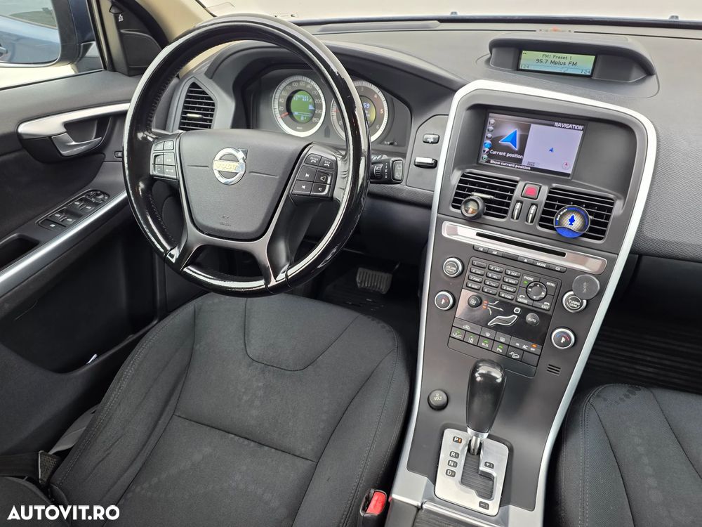 Volvo XC 60 D5 AWD Aut. Momentum - 8