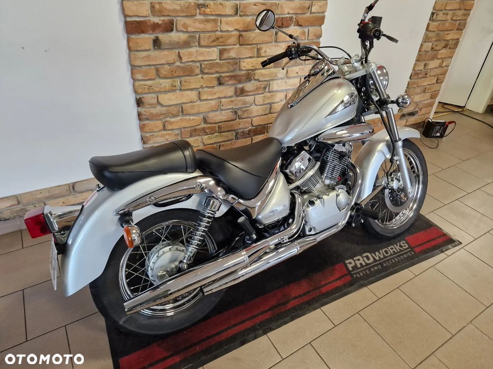 Suzuki Intruder - 4