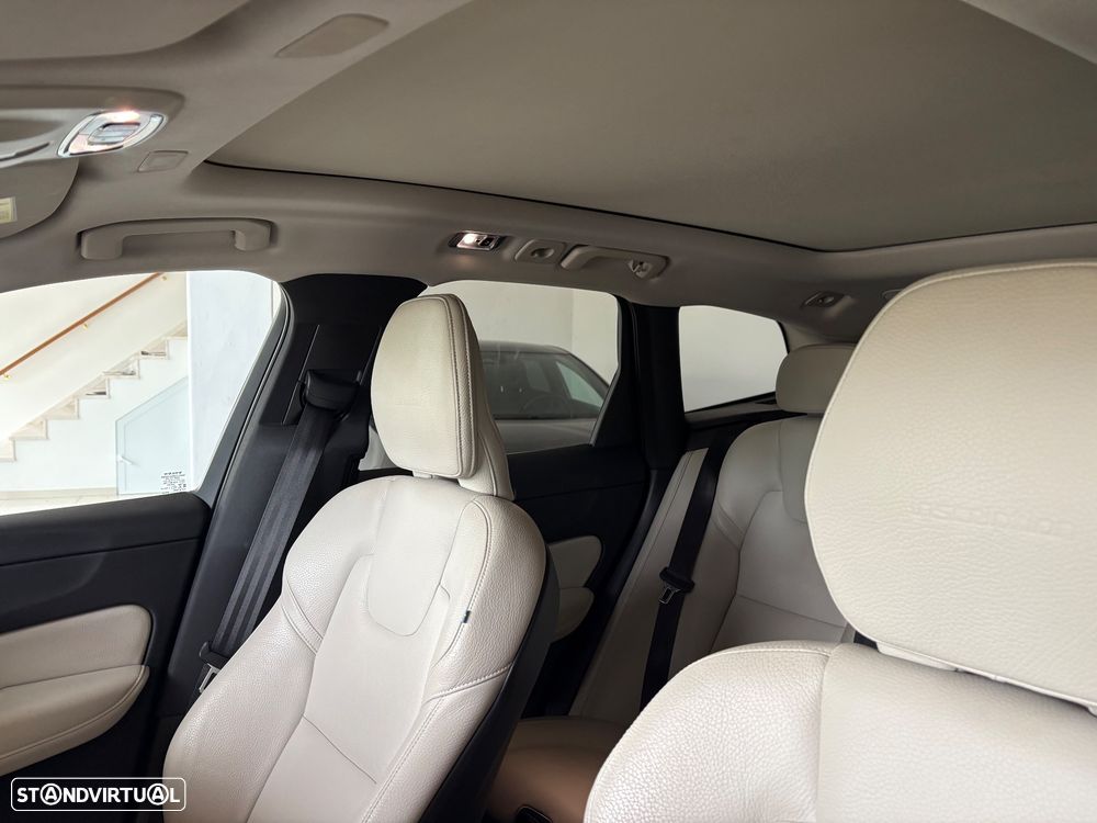 Volvo XC 60 2.0 D4 Inscription AWD Geartronic - 12