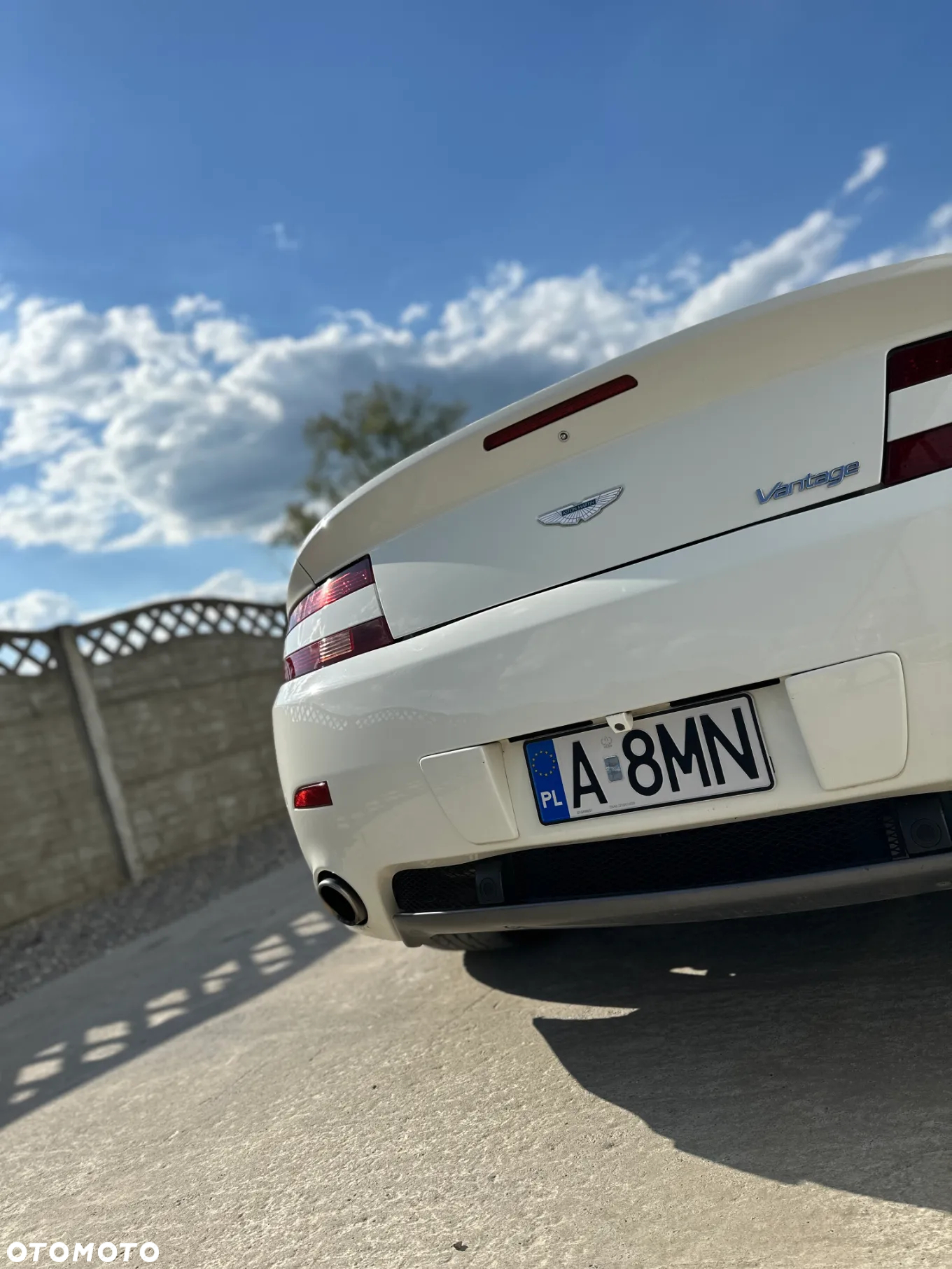 Aston Martin V8 Vantage Sportshift - 15