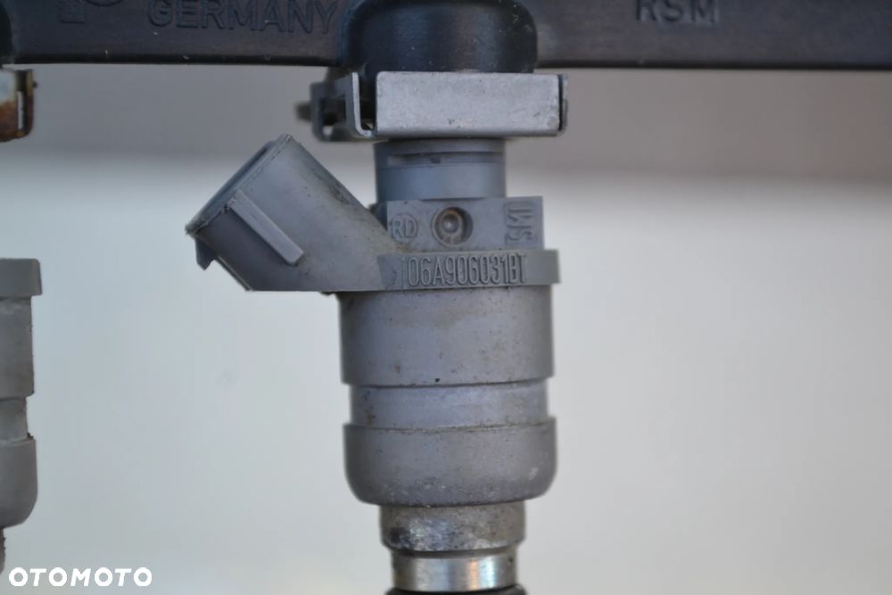 VW AUDI SEAT SKODA 1,6 MPI BSE LISTWA WTRYSKOWA 06A133317AS WTRYSKI 06A906031BT KPL - 3