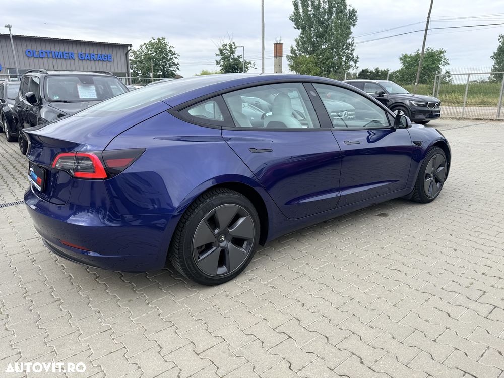 Tesla Model 3 - 4