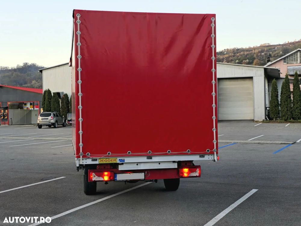 Mercedes-Benz Sprinter - 13