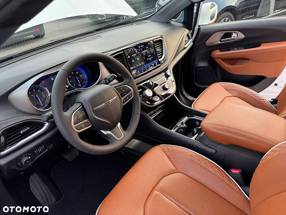 Chrysler Pacifica - 20