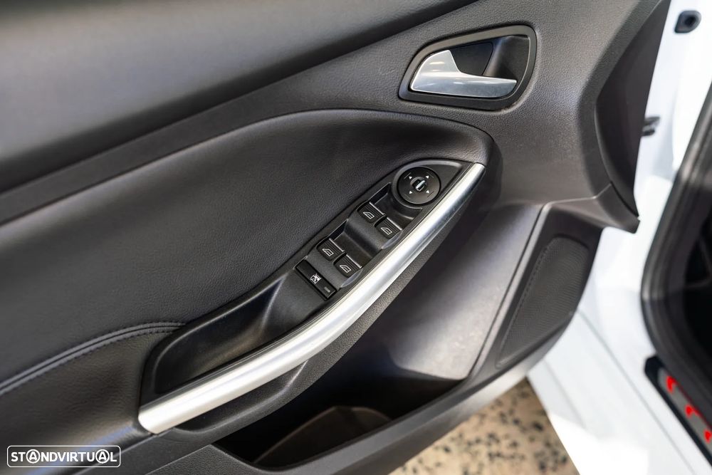 Ford Focus 2.0 EcoBoost ST c/ Pack Pele Desportiva - 49