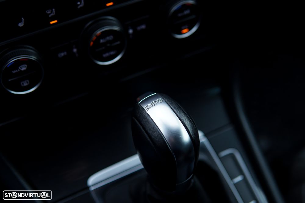 VW Golf 1.6 TDI R-Line DSG - 53