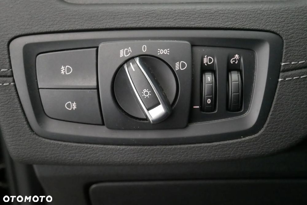 BMW X1 sDrive18i Sport Line - 13
