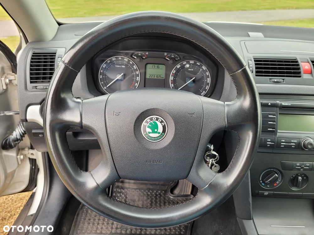 Skoda Octavia 1.6 Ambiente - 7