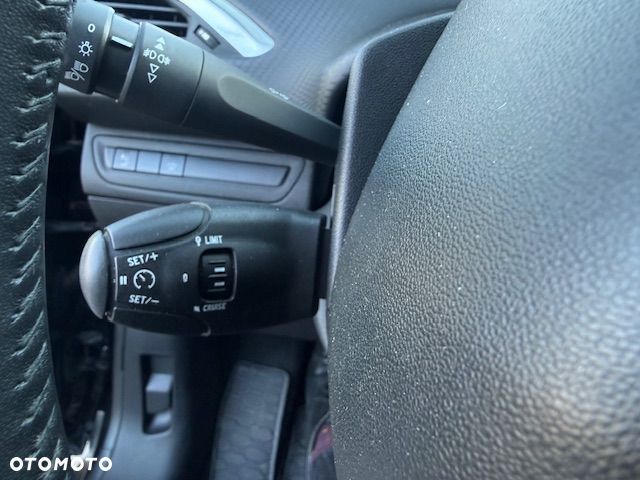 Peugeot 2008 1.2 Pure Tech Style S&S - 28