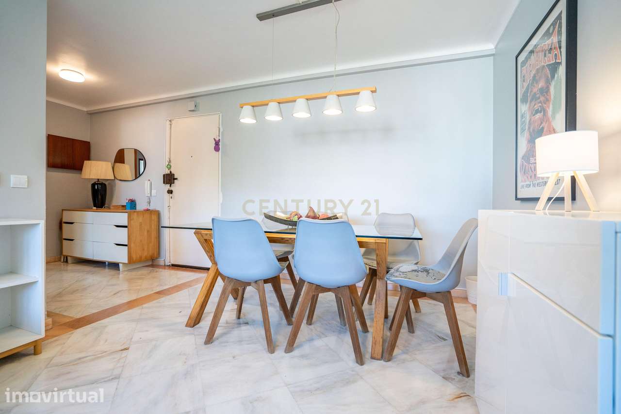 Apartamento T3 em Santo António dos Cavaleiros - Grande imagem: 3/30