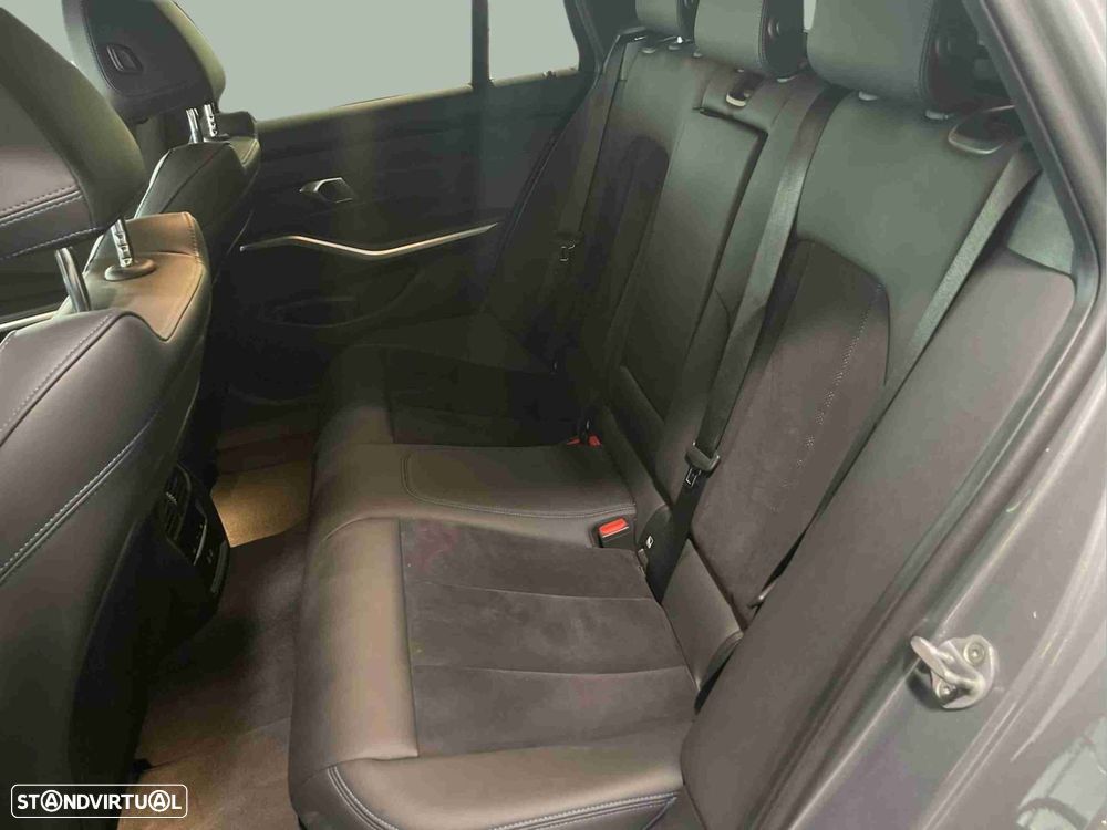 BMW 320 d Touring Pack Desportivo M Auto - 9