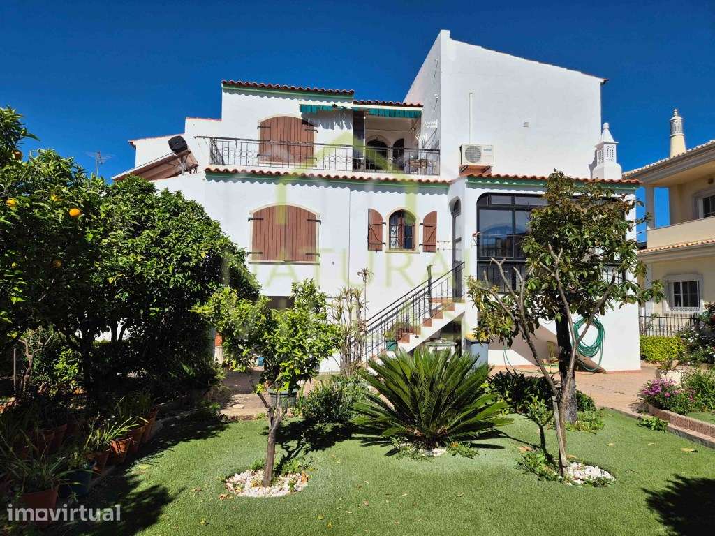 Moradia Isolada T5 com jardim magnífico em Loulé - Grande imagem: 2/49
