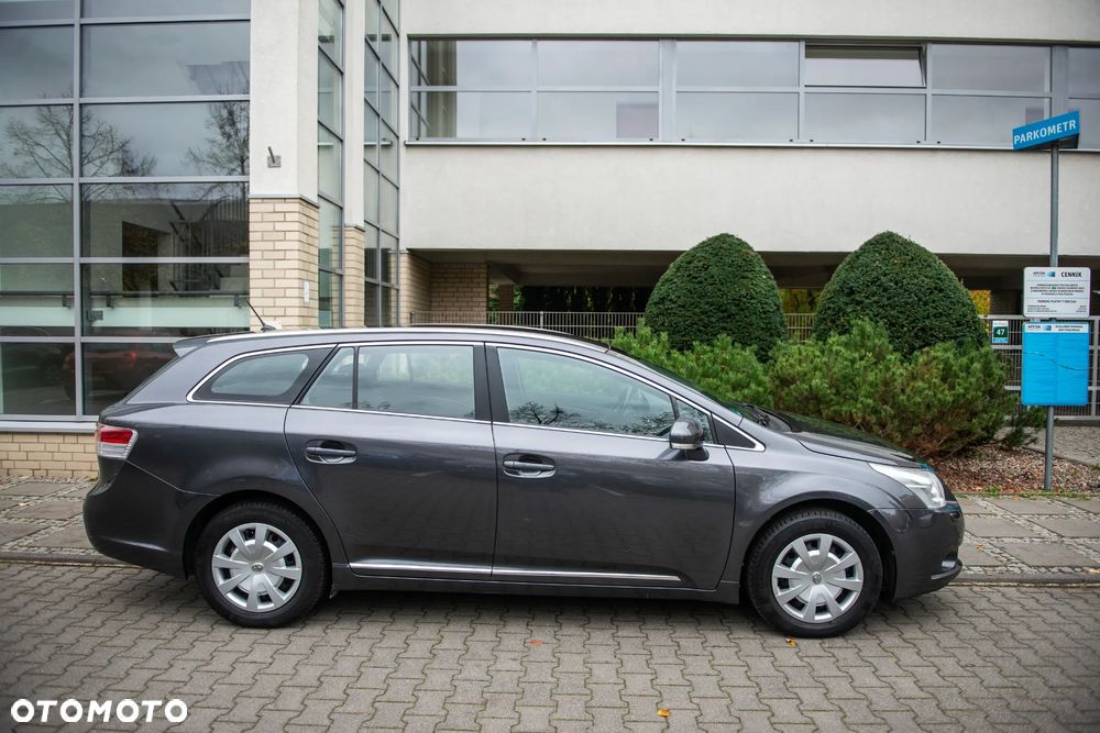 Toyota Avensis 1.8 Premium - 12