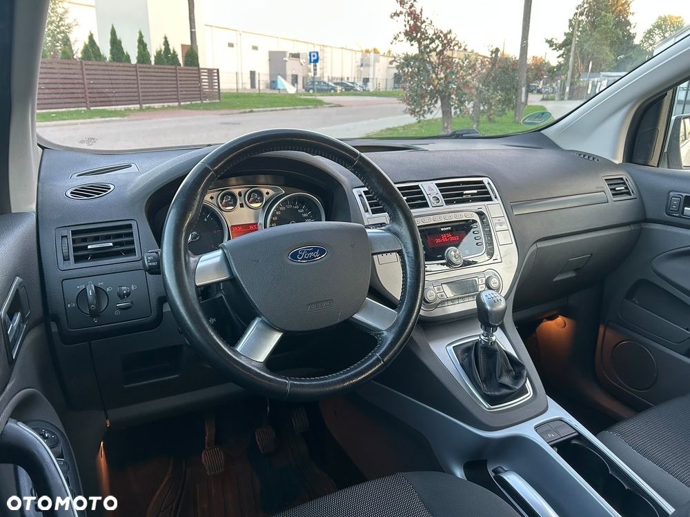 Ford Kuga 2.0 TDCi 2x4 Titanium - 6