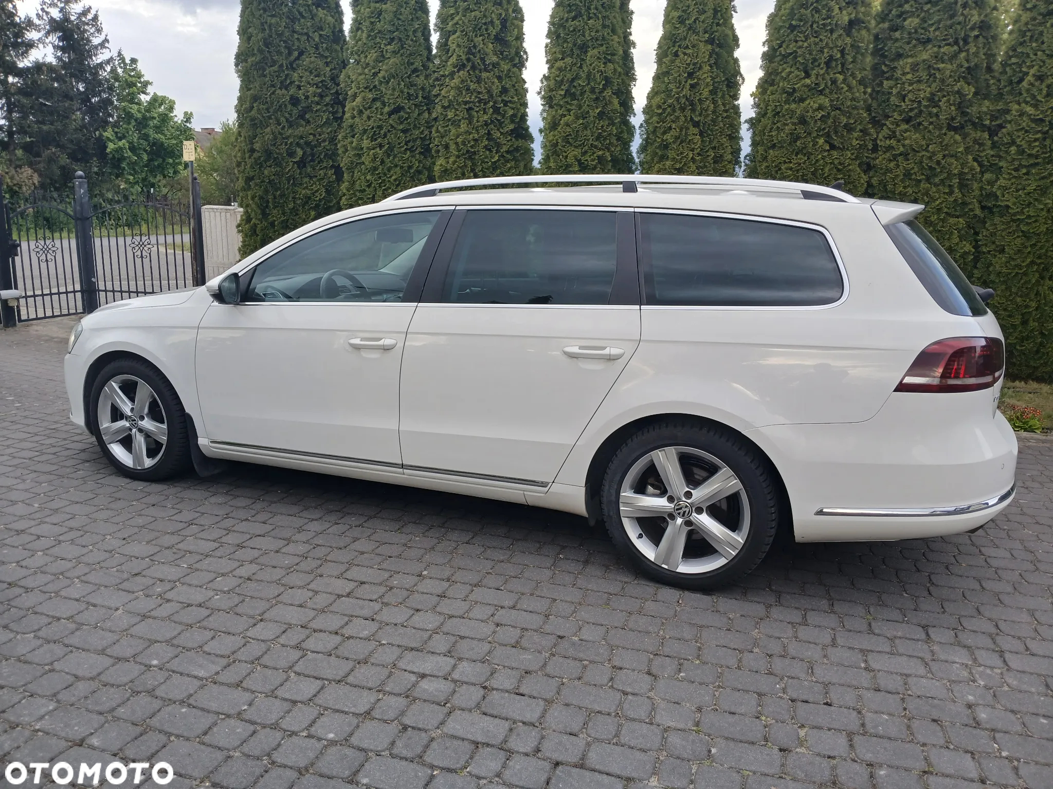 Volkswagen Passat Variant 2.0 TDI DSG BlueMotion Technology Highline - 24