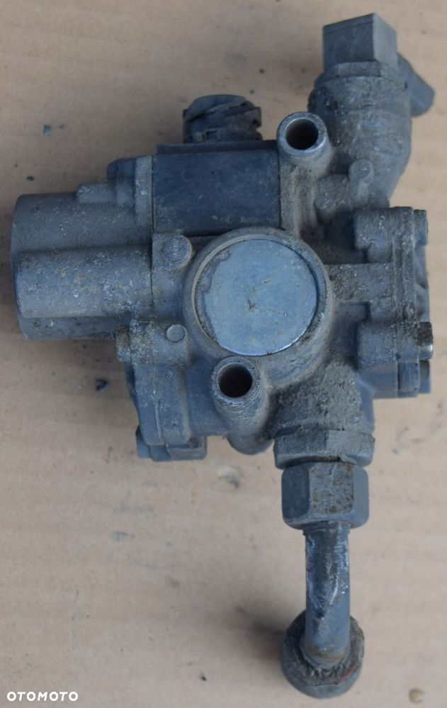 ZAWÓR ABS MODULATOR PRZÓD LEWY / PRAWY DAF XF 105 - 2