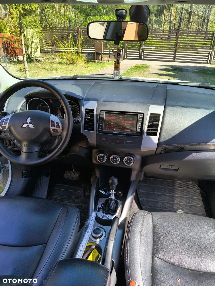 Mitsubishi Outlander 2.2 DID Instyle NAVI TC-SST - 8