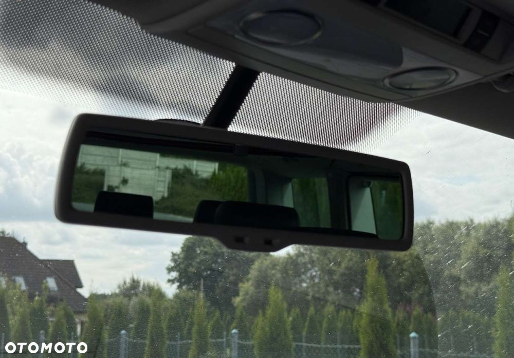 Volkswagen Multivan - 32