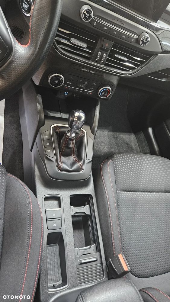 Ford Focus 1.5 EcoBoost ST-Line - 10