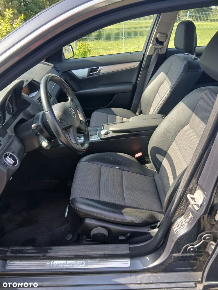 Mercedes-Benz Klasa C 180 CGI Automatik BlueEFFICIENCY Avantgarde - 7
