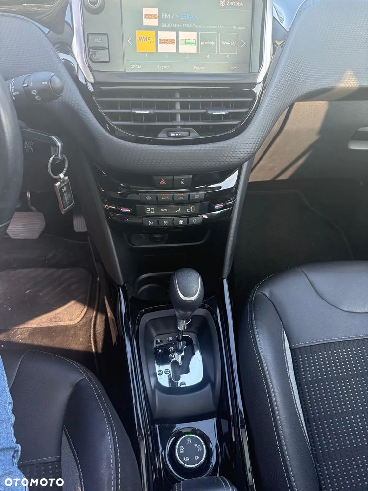 Peugeot 2008 1.2 Pure Tech Allure S&S EAT6 - 14