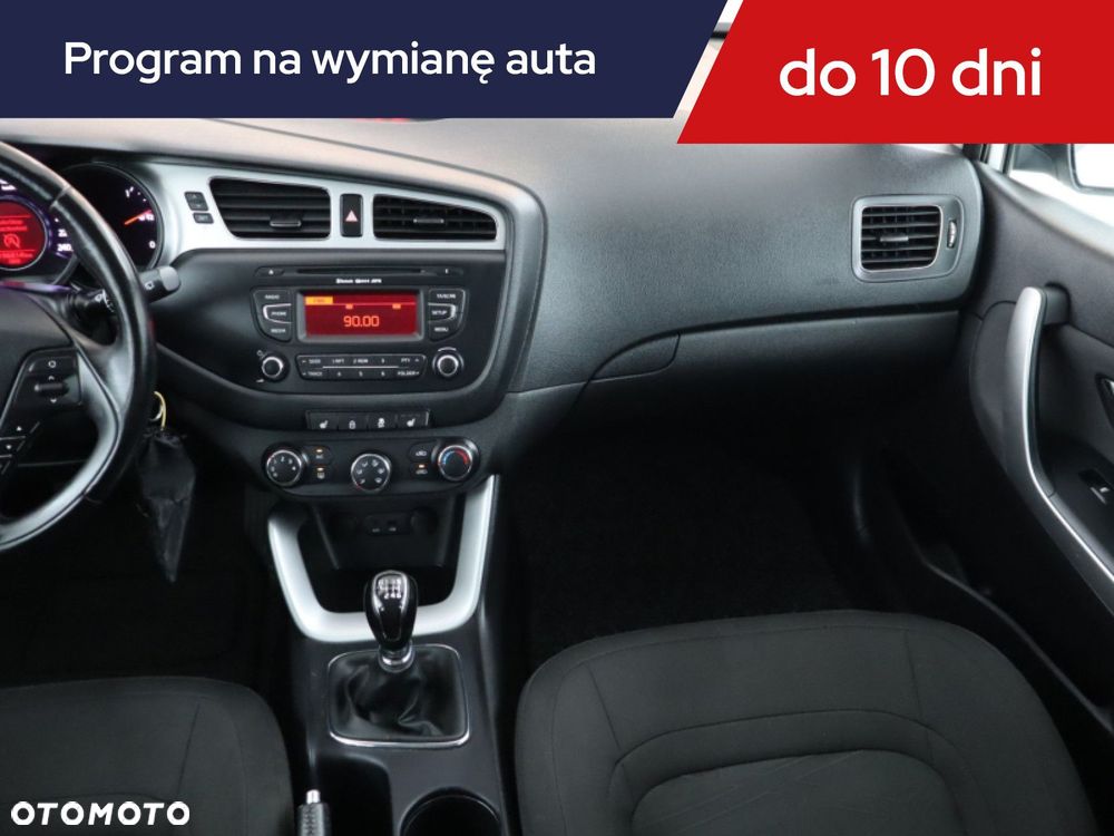 Kia Ceed - 10