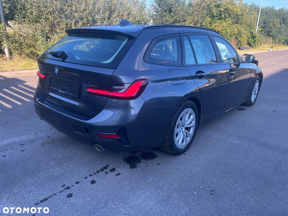 BMW Seria 3 318d Touring Sport Line - 9