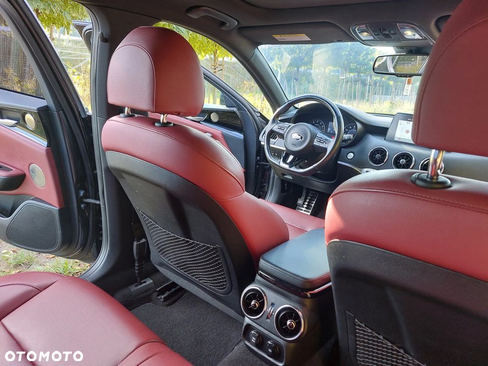 Kia Stinger - 8