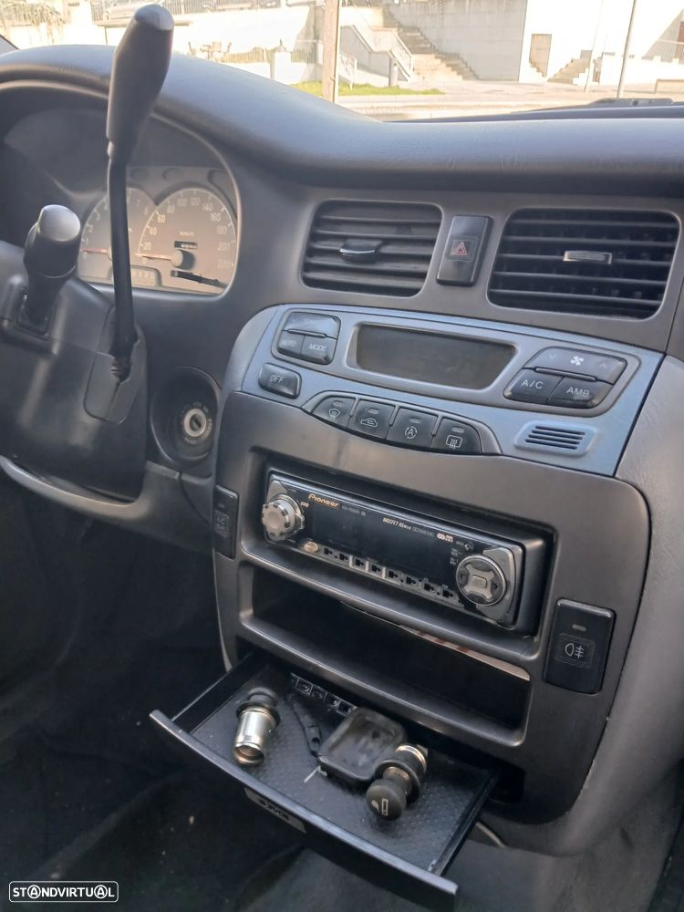 Hyundai Trajet 2.7 - 10