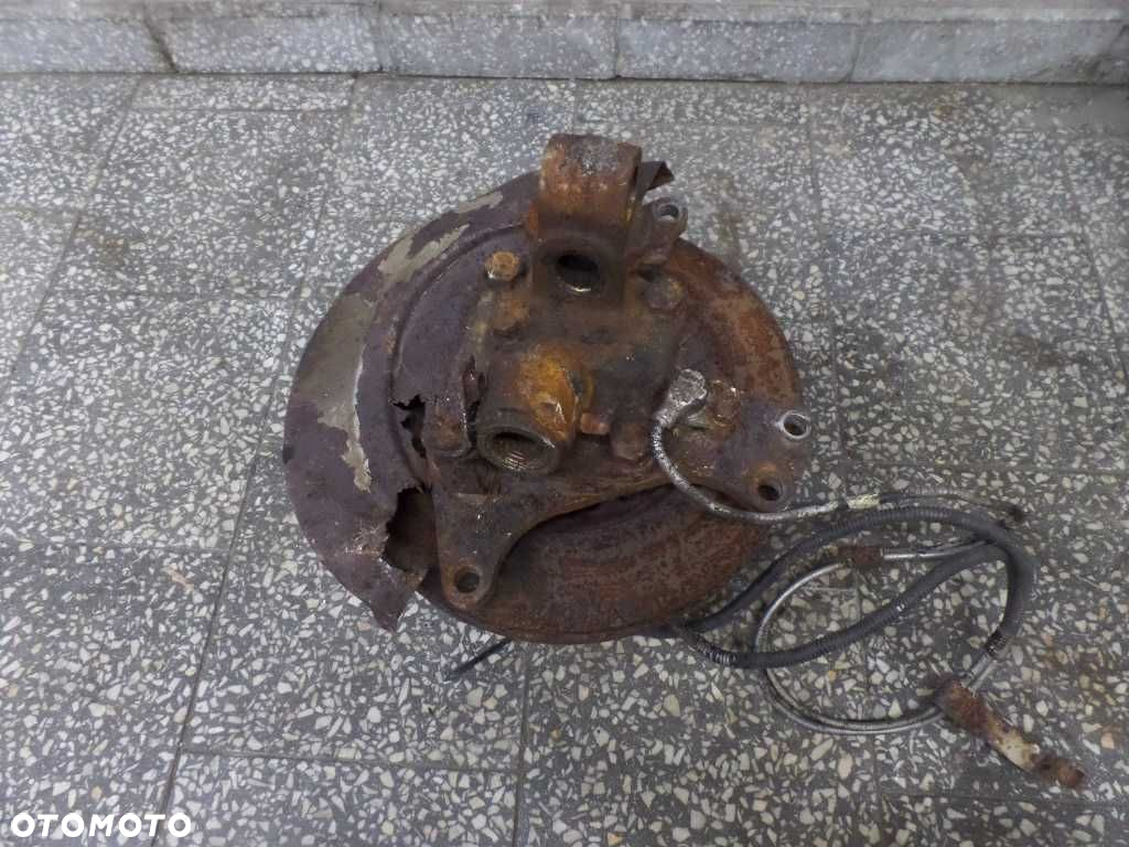 MITSUBISHI CANTER FUSO 7C18 4.9 DID PIASTA ZWROTNICA PRZOD LEWY 07-12 - 4