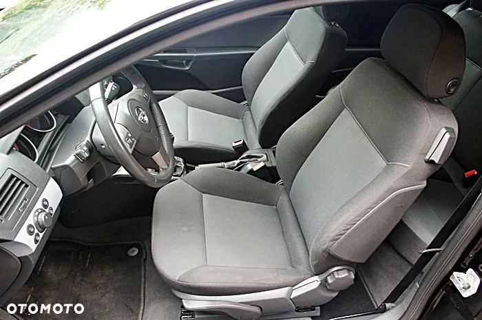 Opel Astra GTC 1.6 - 9