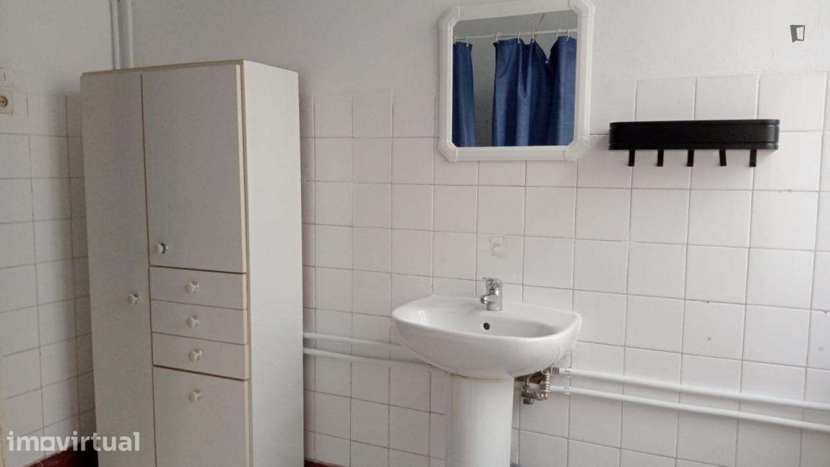 Quarto - localizado em Alameda Lisbon - Grande imagem: 3/16