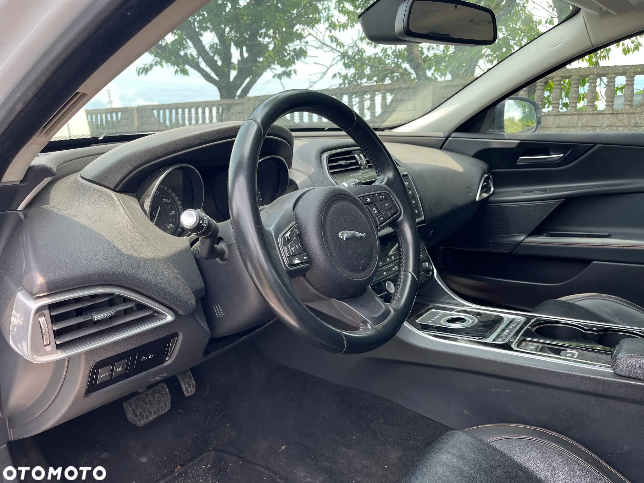 Jaguar XE 2.0 T R-Sport - 20