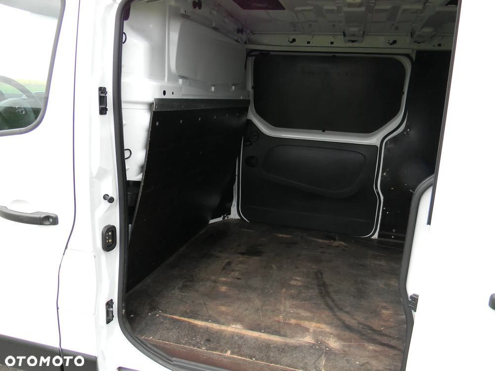 Opel Vivaro - 15