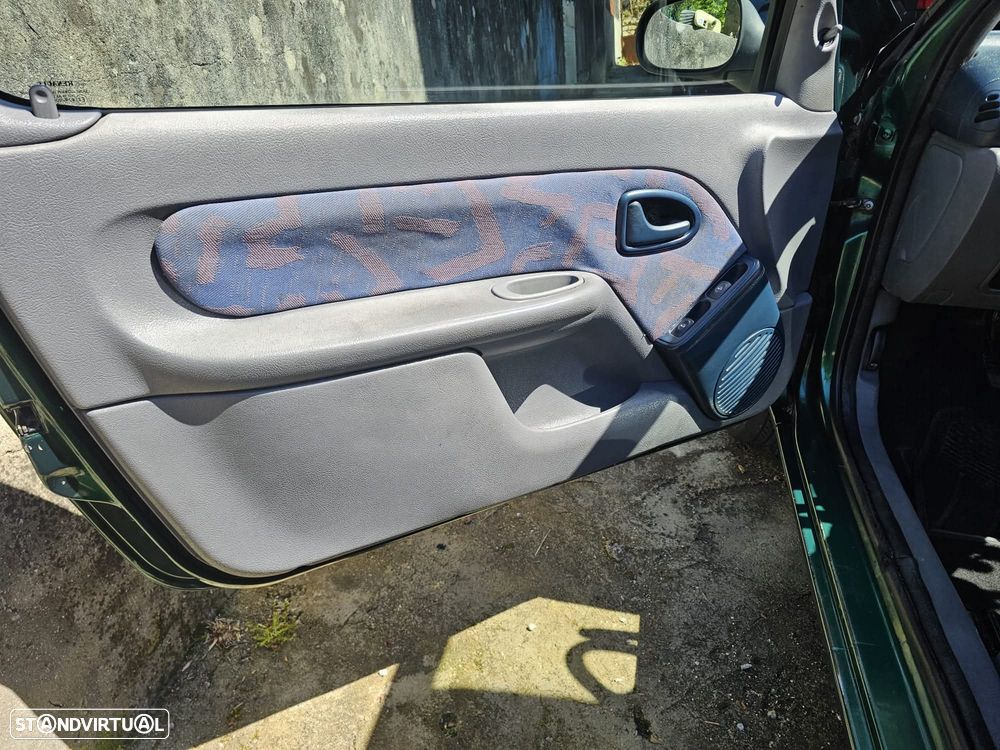 Renault Clio 1.9 D RN - 5