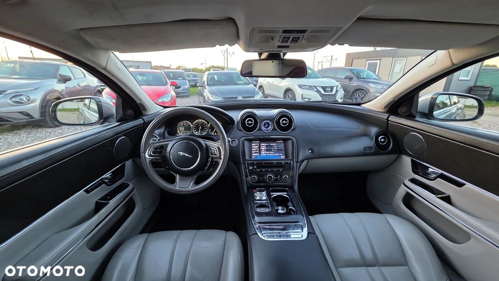 Jaguar XJ 3.0 D V6 Premium Luxury - 8